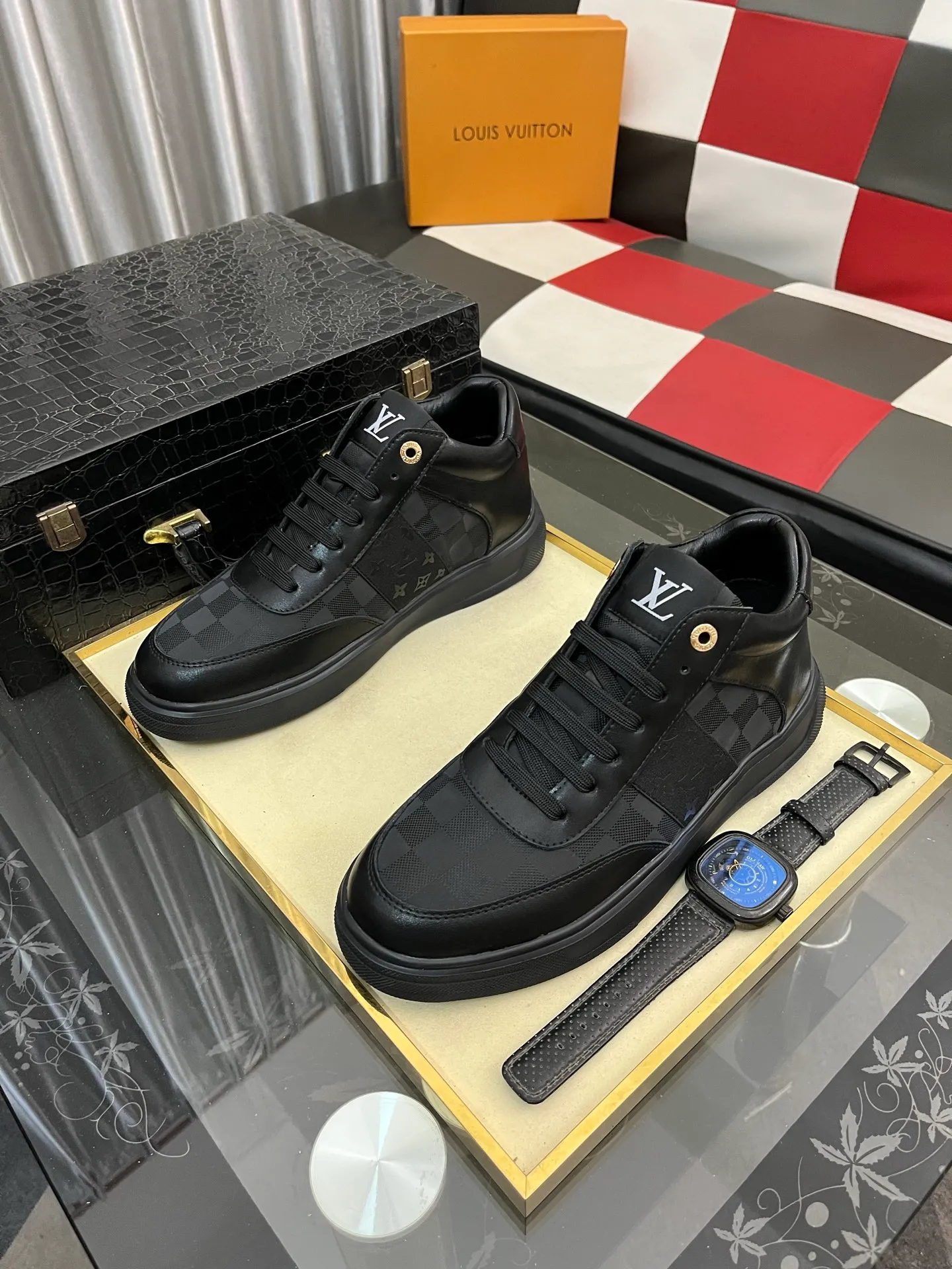 Men's shoes💰: 420⌚️⌚️"LOUI* VUITTO*" popular men's casual shoes, genuine Italian development💯purchase level quality✔️The upper is made of first-layer cowhide, comfortable and soft sheepskin foot pads⚡️Fashionable and versatile. The toe last shape is firm and full, and the soles are made from LV original molds and can be moved in and out of the counter at will. Light and comfortable on the foot~purely handmade, details determine quality! Size:38-442️⃣Colors available